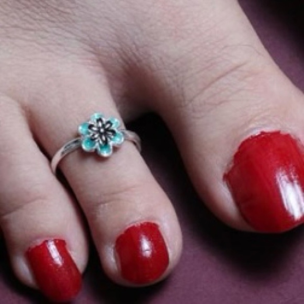 TOES BUNDLE (3) 2 Rhinestone Flower Toe Rings & 1 purple rhinestone stretch ring - Picture 13 of 13